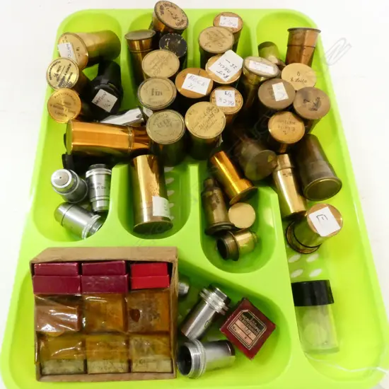 BOX OF ASSORTED MICROSCOPE LENSES, MANY IN CANISTERS NAMED TO BECK AND LEITZ. ETC